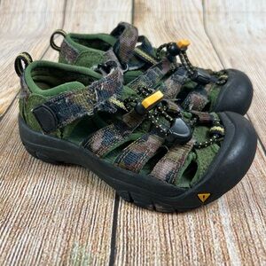 Keen Little Kids Size 10 Boys Green Camo Sandals Water Shoes Newport